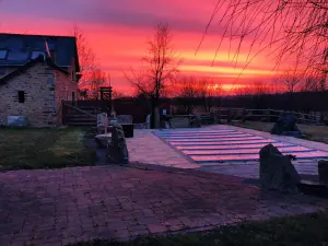 La piscine et le gîte un matin d'hiver